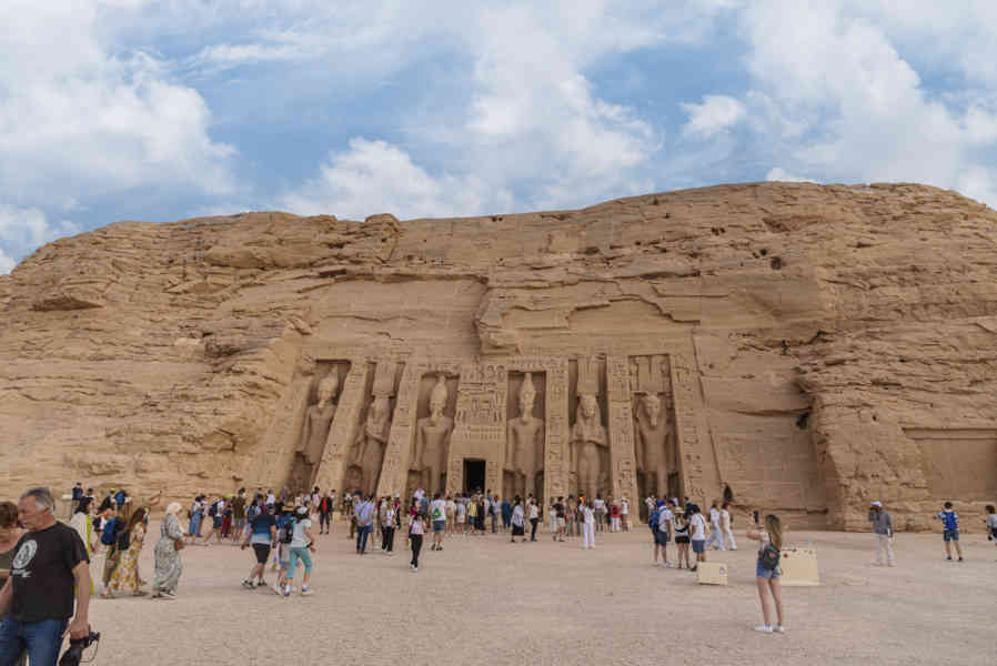 Egipto 143 - Abu Simbel - Templo de Hator.jpg